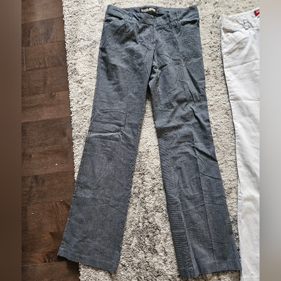 ⭐️PRICEDROP⭐️2PC GUESS pants BUNDLE - Picture 9 of 15